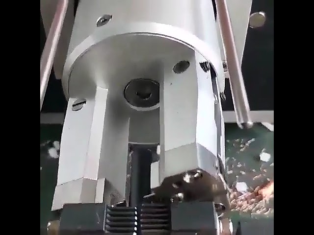 自動同軸ケーブルストリッパー | 高精度ワイヤー剥離機