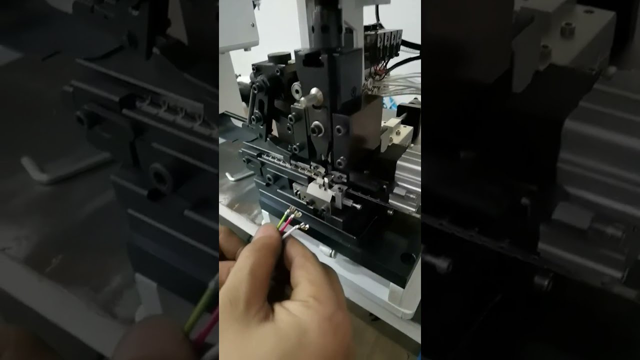 連続ストリップ端子圧着機 90°特殊端子の高速圧着 #工場 #機械