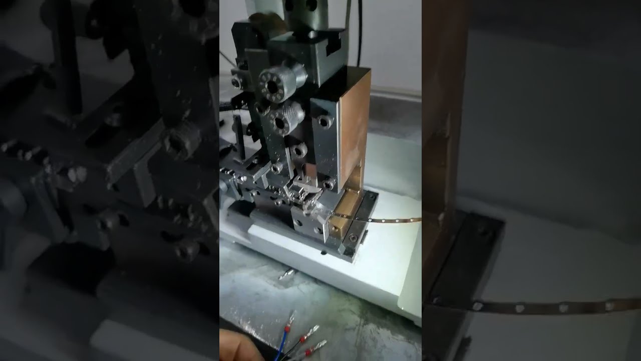 防水プラグ挿入と端子圧着の実際の作業映像｜工場用自動化装置 #工場 #機械