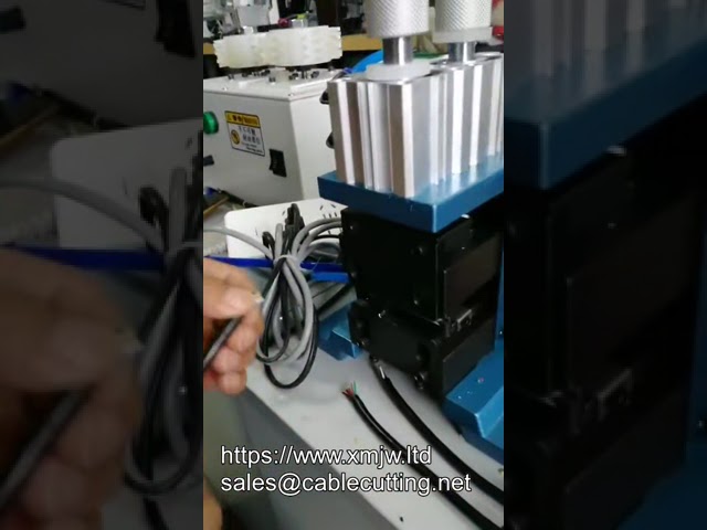 縦型半自動銅線剥離機 | エア式ワイヤーカット・ストリップ・ツイスト加工機