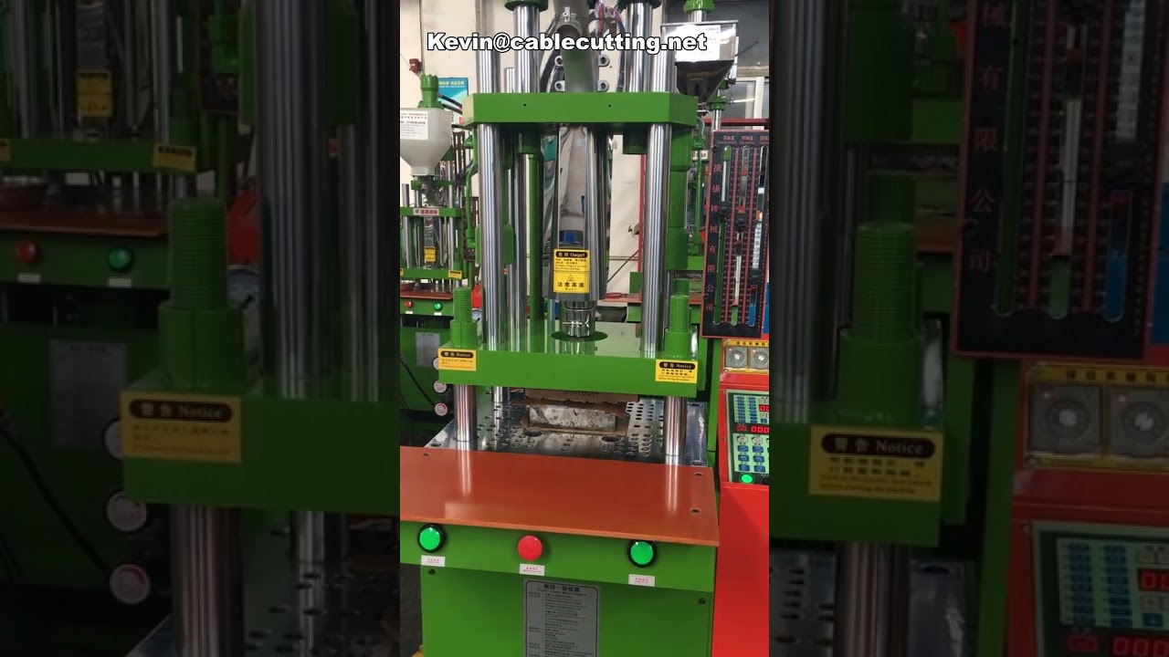 プラスチックナイフ・フォーク・スプーン製造機 | 射出成形機 | 自動カトラリー成形機