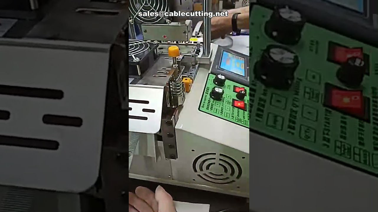 生地2穴ボタン製造機 | 高速自動ボタン圧着機＆穴あけ機