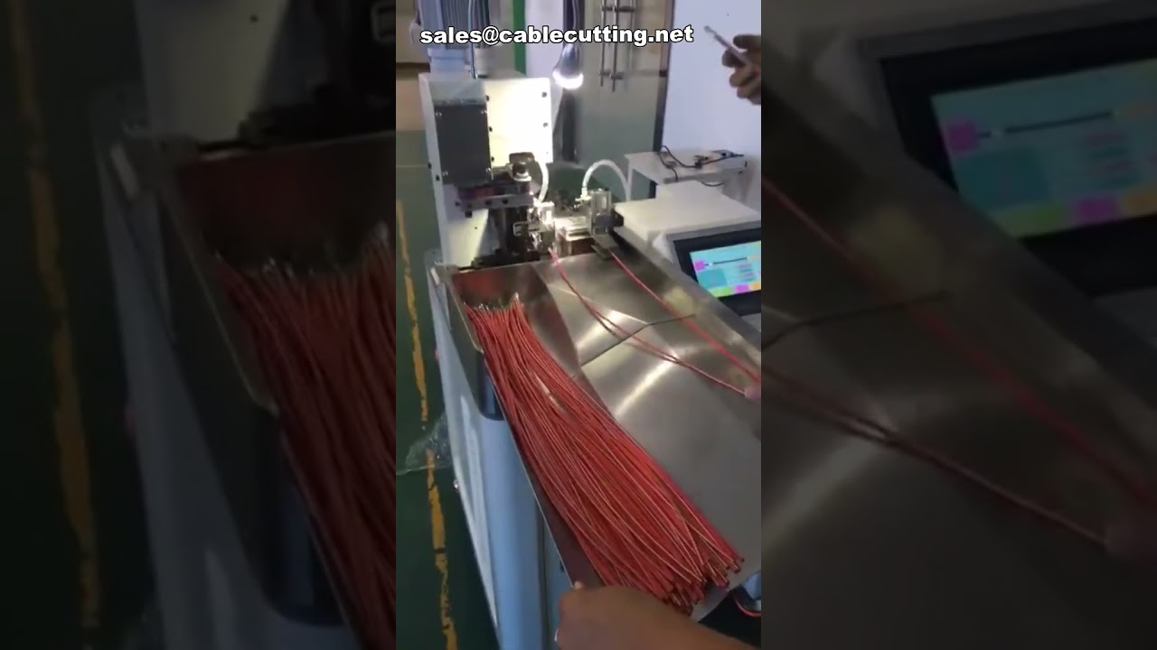 高速自動端子圧着機 コマックス - ワイヤーハーネス加工の効率を最大化
