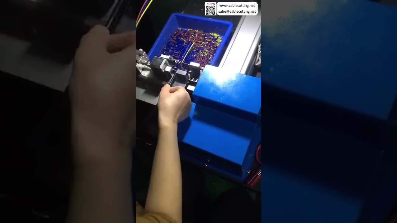 電源コード多長さストリッピング工場設定 カスタム高速生産対応ツールオペレーション