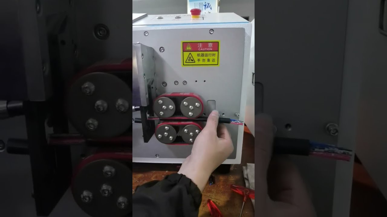 大型角型コンピュータワイヤー用皮むき機｜11mm切断対応、12mm以内の配線をカット&ストリップ