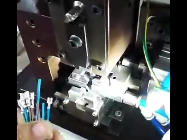 半自動ストレート金型端子圧着・被覆剥離機 マルチコアワイヤ統合型