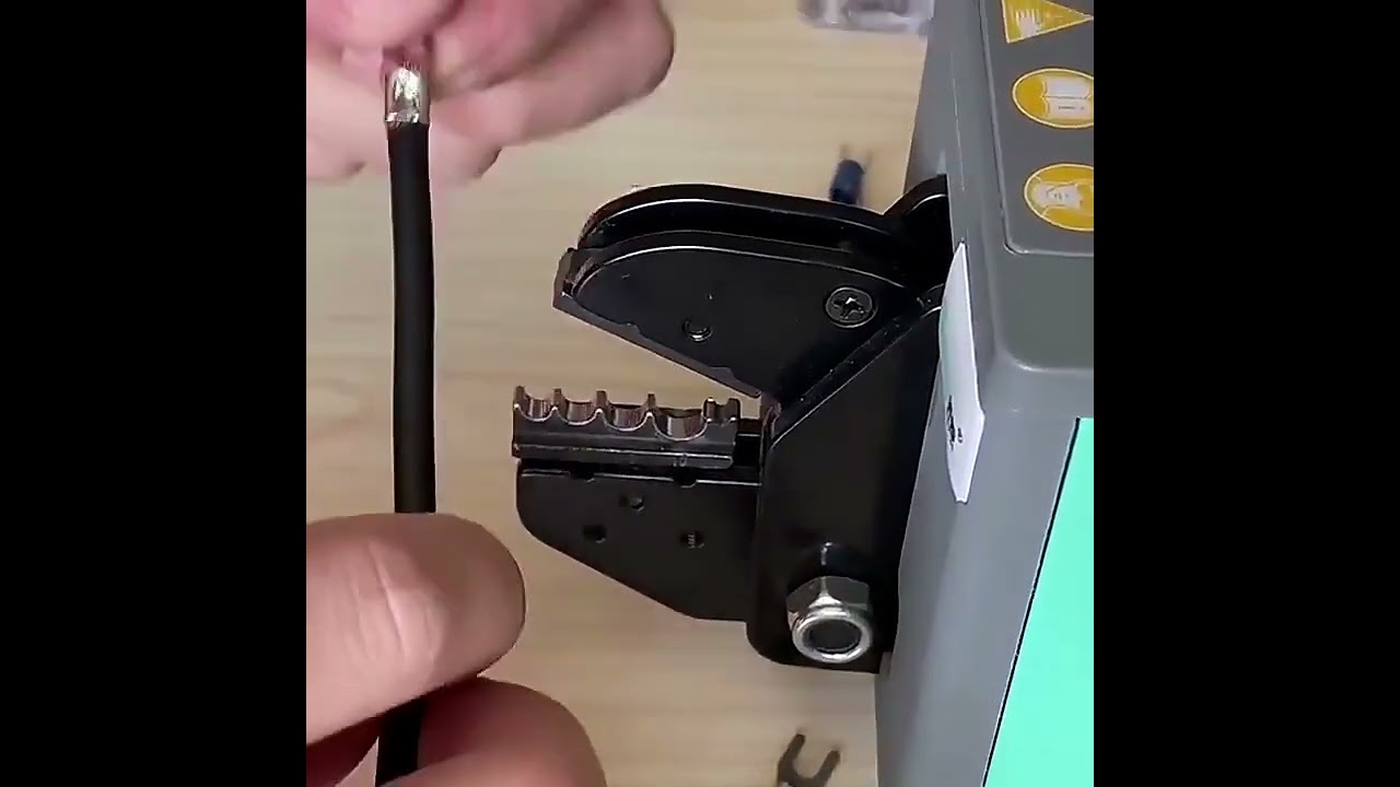 【業務用】エア式フェルール端子圧着機 | 自動車ワイヤーハーネス用手動圧着機