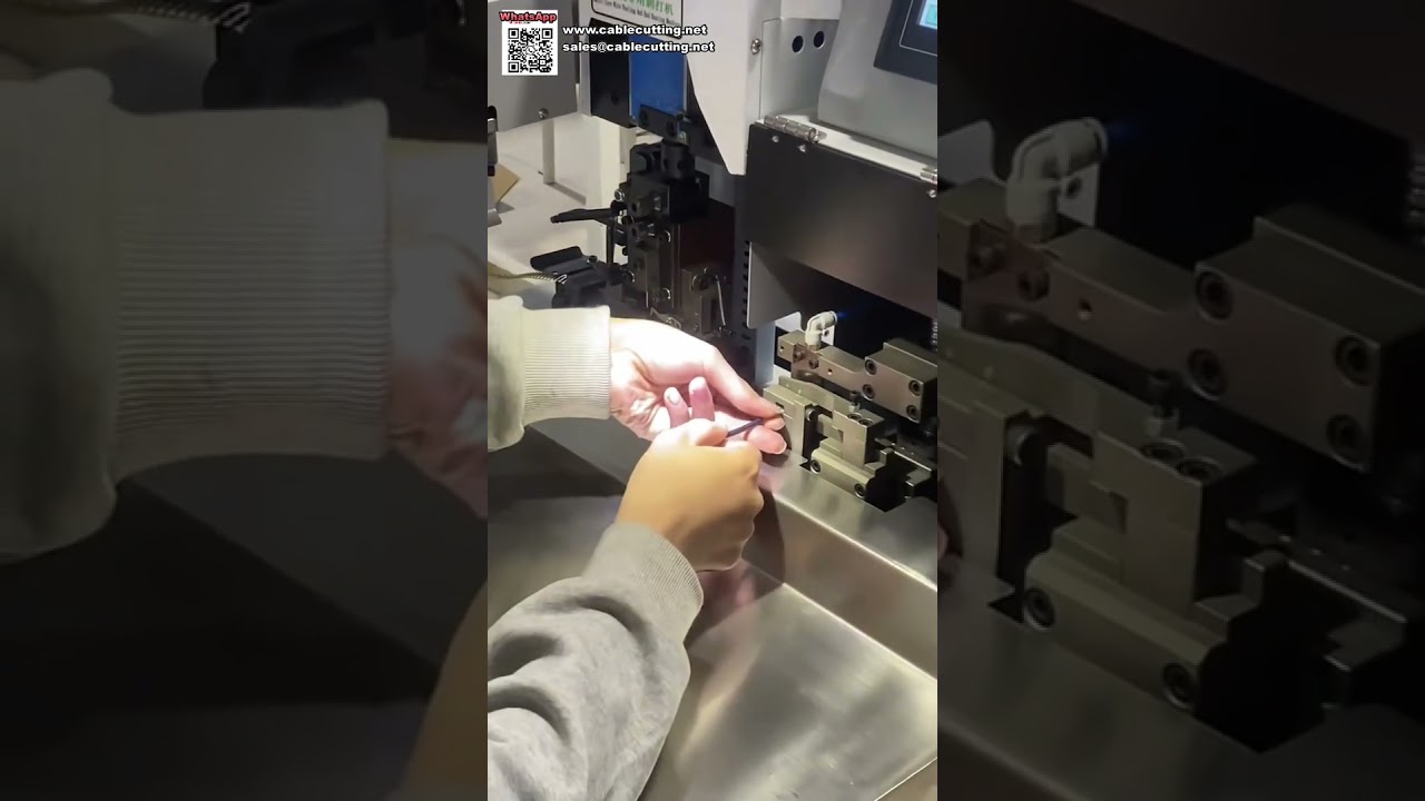 初心者向けの簡単なハーネス作業を実現する精密多芯ワイヤストリッピング圧着機