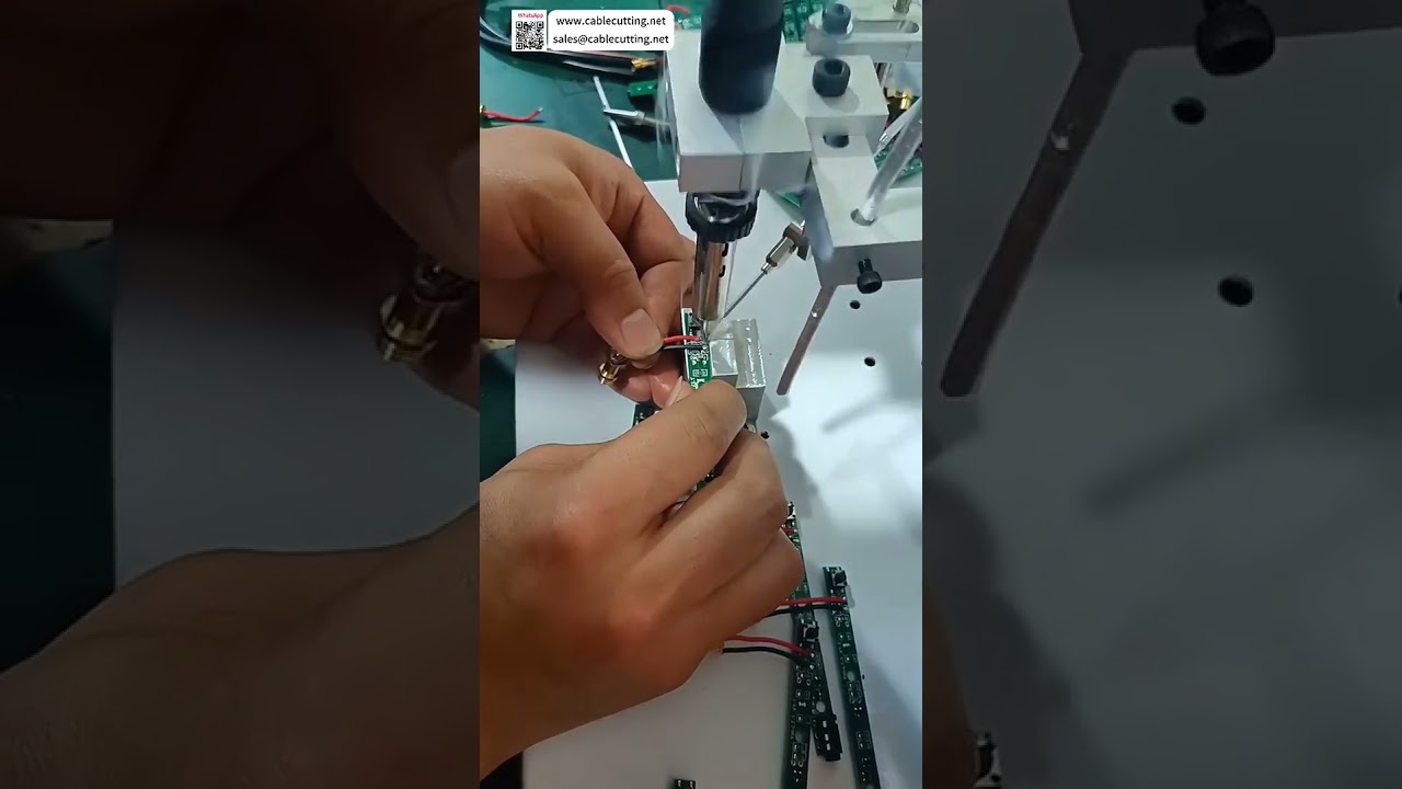 セミオートワイヤはんだ付け機 届きにくい端子への単点角度はんだ付け