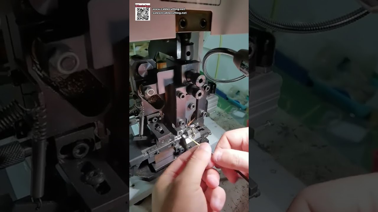タッチスクリーン電線ストリップ＆圧着機 — 横型の精密加工